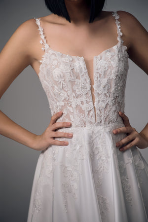 Ianthe deep V floral lace wedding dress bodice detail